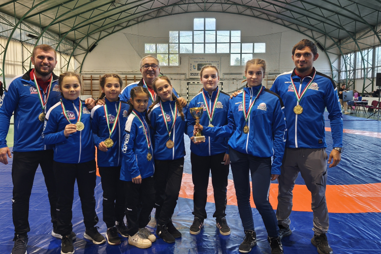 Óriási sikert aratott a Kiskunfélegyházi Birkózó SE U13-as leánycsapata