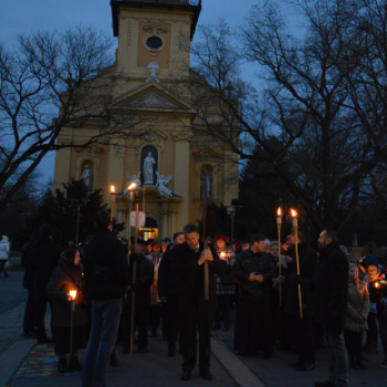 Keresztúttal emlékeztek Jézus szenvedéseiről