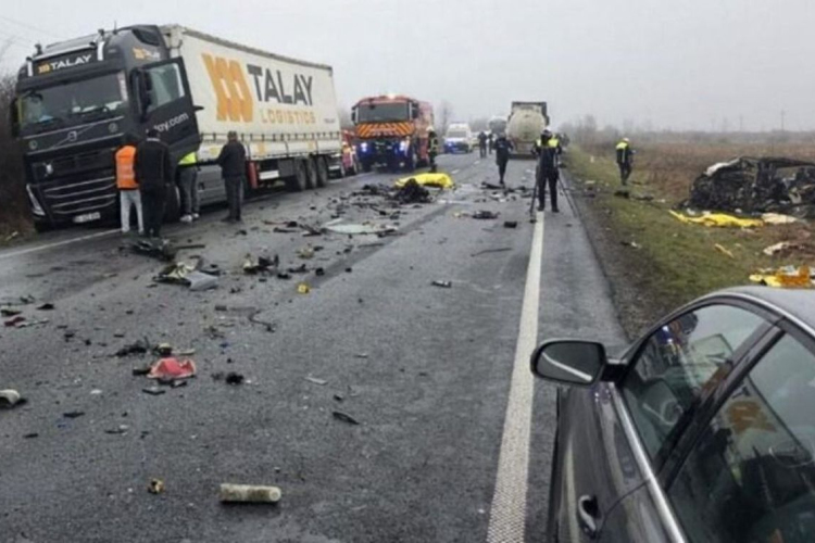 Kábítószer és alkohol hatása alatt állt a Romániában súlyos balesetet szenvedett görög kisbusz vezetője