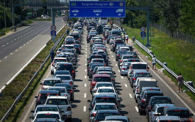 Vasárnapra már 4 órás torlódás alakult ki Röszkén