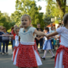 Táncparkettnek is bevált a Nefelejcs utca