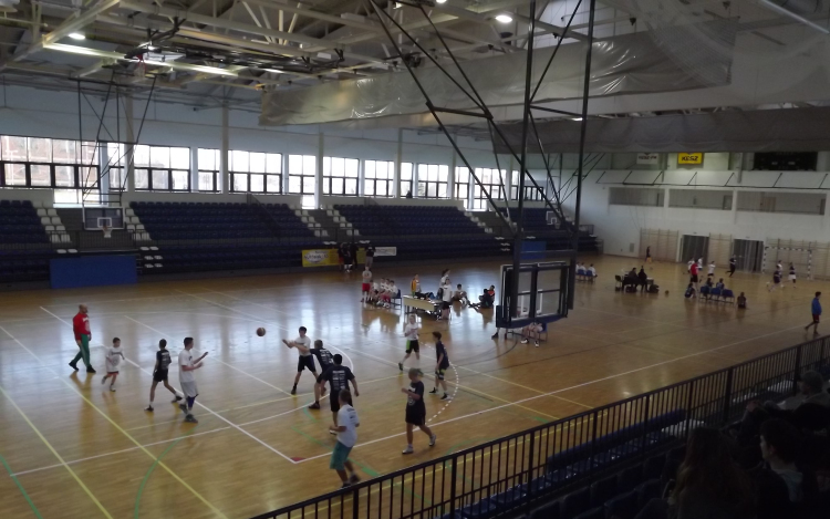 24 órán keresztül pattog a kosárlabda a Városi Sportcsarnokban