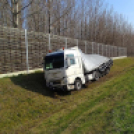 Kamion hajtott árokba az M5-ös autópályán Kiskunfélegyháza határában