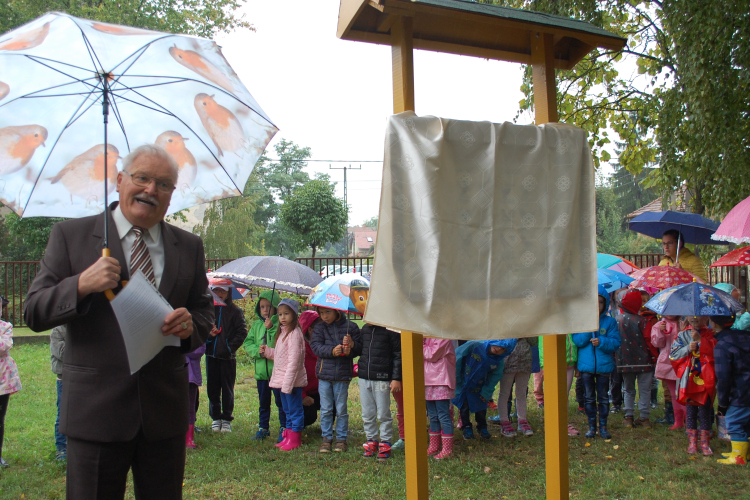 Madárismertető tábla segít a tanulásban