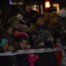 Fellobbant a lángja az adventi koszorú negyedik gyertyájának is