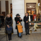 Lobog a hitet jelképező láng városunk adventi koszorúján