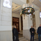 Fellobbant a Szeretetet jelképező gyertyaláng