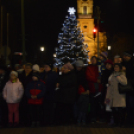 Fellobbant a harmadik gyertya lángja városunk adventi koszorúján