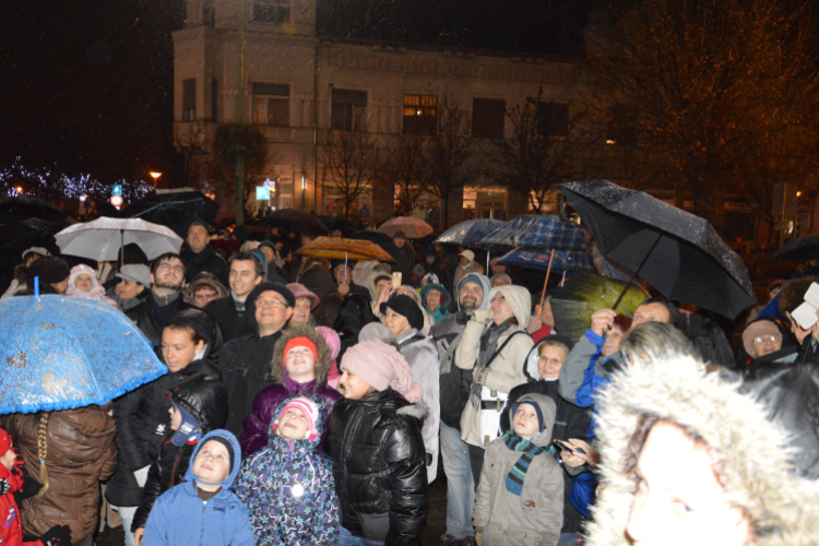 Felgyulladt az első adventi gyertya