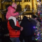 Fellobbant az első láng városunk adventi koszorúján