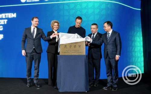 Szijjártó Péter: Magyarország ott ül az asztalnál az új világrend kialakulásánál