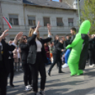 Bolondballagás Kiskunfélegyháza főutcáján