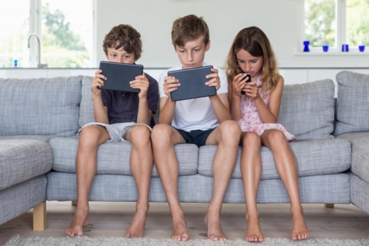 Mit csinálnak gyerekeink a világhálón?
