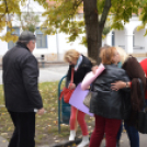 Forró teával és öleléssel várták a járókelőket