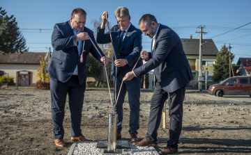 Letették az új, 500 adagos főzőkonyha alapkövét Tiszaalpáron