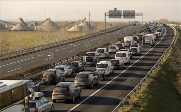 Az útdíjfizetés kijátszásával milliárdos kárt okozó csalók ellen emeltek vádat 