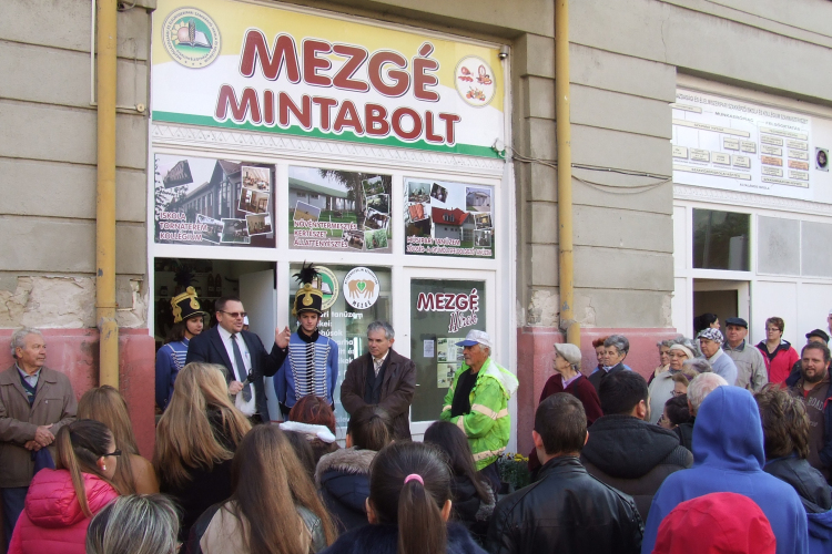 Megnyitotta kapuit a Mezgé Mintabolt