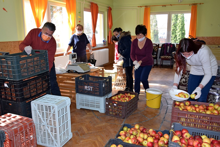 A petőfiszállási Csicsergő Óvoda dolgozói most is serénykednek