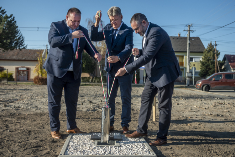Letették az új, 500 adagos főzőkonyha alapkövét Tiszaalpáron