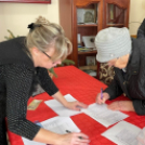 Karácsonyi csomagot kaptak a petőfiszállási nyugdíjasoknak
