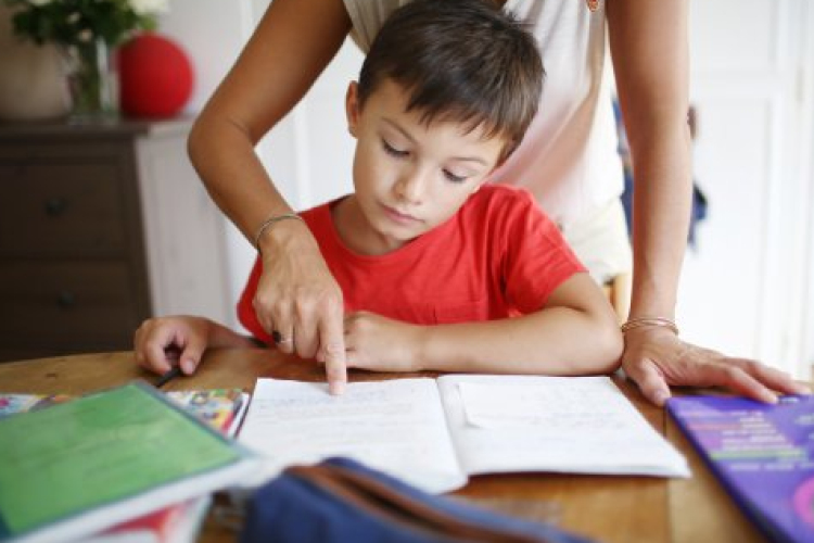 Küszködnek a magyar családok: a gatyájuk is rámegy a különórákra