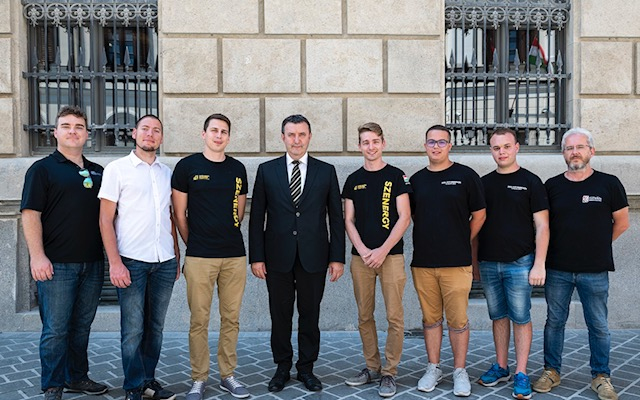 Izgalmakkal teli Shell Eco-marathon versenyt tudhatnak maguk mögött a magyar diákok - a héten tartották Európa legnagyobb energia-hatékon