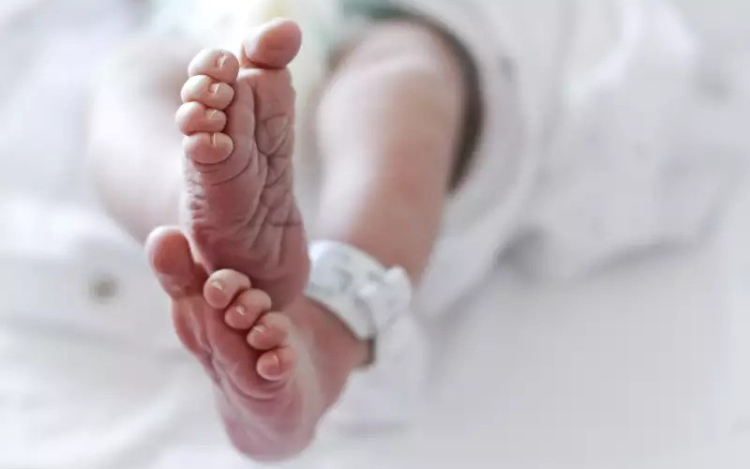 Gyorsabban lehet örökbe adni a kórházakban hagyott csecsemőket az új szabályoknak köszönhetően