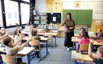 Húszezer tanár fizetése nő