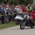 Szebbnél szebb oldalkocsis motorok a Kossuth utcán