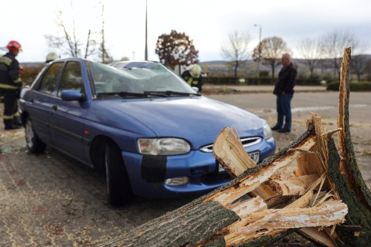 sofőröket figyelmezteti az ORFK a viharos szél miatt