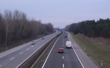 Két napos forgalomkorlátozás lesz az M5-ös autópályán