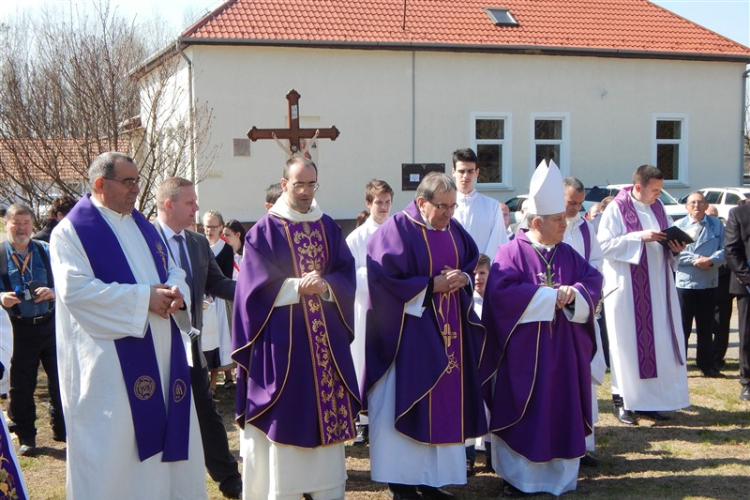 Felavatták Mindszenty bíboros szobrát Pálosszentkúton