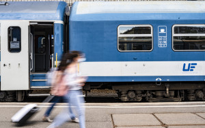 Szigorít a MÁV-START és a Volánbusz: szeptember 15-től leszállítják a maszk nélkül utazókat