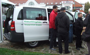 Új Mercedes buszokkal bővült a Tanyaszolgálat