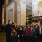 Fellobbant az első adventi láng