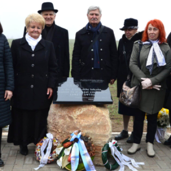 Emléktábla a dr. Táby-féle iskola emlékére