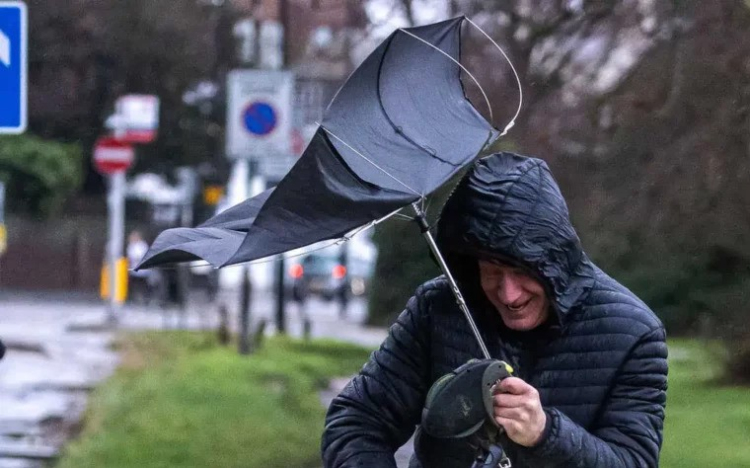 Jön a zápor és a viharos szél