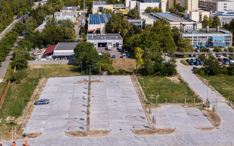 Szerdától fizetős a megyei kórház melletti új parkoló