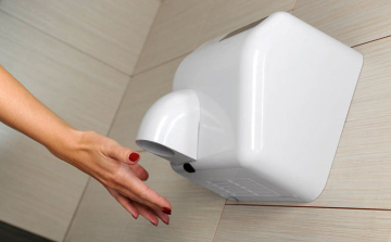 Bacigazdák a mosdókagylóban