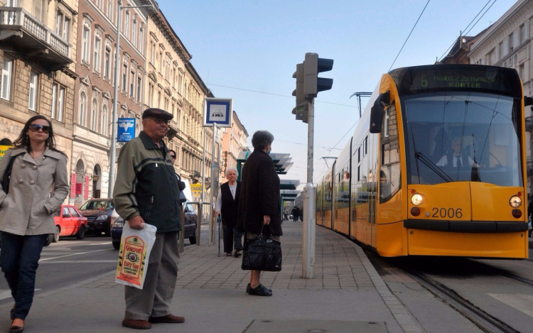 Sem az úthasználat, sem a tömegközlekedés nem drágul jövőre