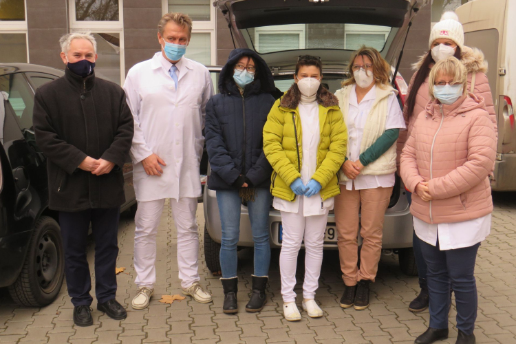 Egészséges finomságokkal lepték meg a félegyházi kórház dolgozóit