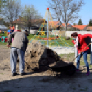 Fűszerkertet készítenek a petőfiszállási Csicsergő Óvodában