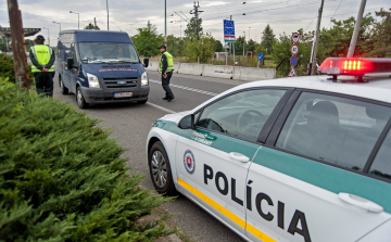 Szlovákia csütörtöktől ideiglenesen visszaállítja a határellenőrzést a magyar határon