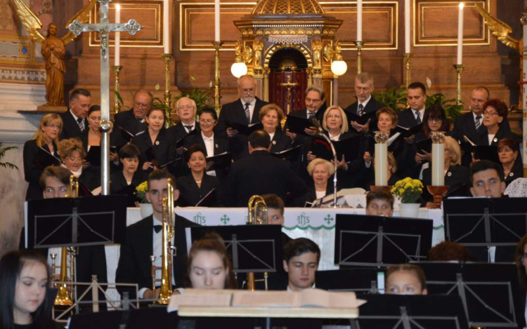 Közös koncertet tartottak városunk fúvószenekarai és a Zenebarátok Kórusa