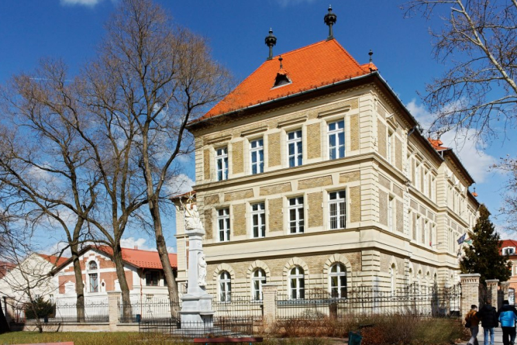 A Móragimi Boldog Iskola lett