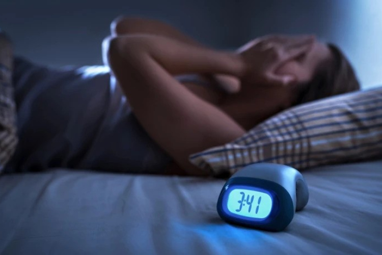 Gyakran riadsz fel éjszakánként? Ez a 6 dolog okozhatja