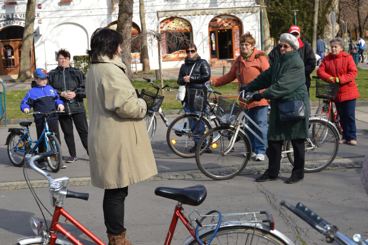 Kerékpárral a Bankfalu Emlékparkba