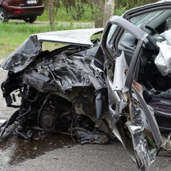 Négyen megsérültek a 44-esen történt balesetben