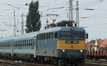 Szegedi fővonal: baleset miatt hosszabb eljutási idő, pótlóbusz 