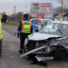 Ketten súlyosan megsérültek egy karambolban Lakiteleknél